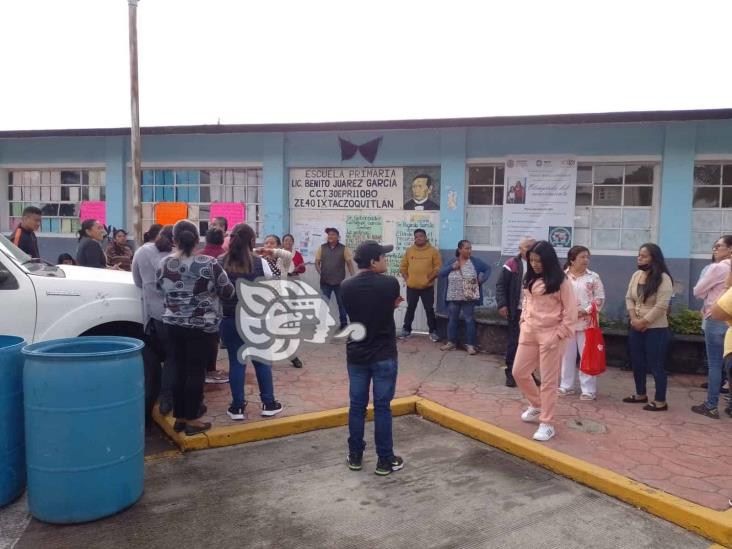 Padres toman primaria de Ixtaczoquitlán; demandan conclusión de obras (+Video)
