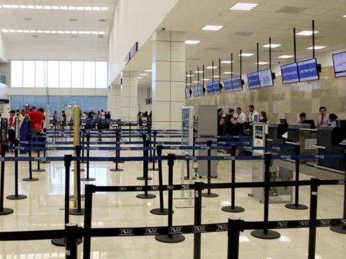 Cancelan más vuelos en aeropuerto de Veracruz por caída de ceniza volcánica