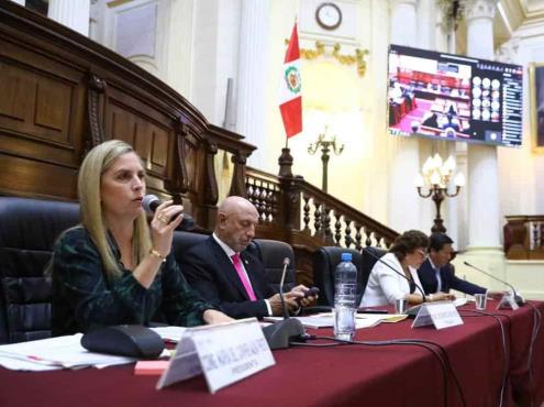 Comisión del Congreso de Perú declara persona non grata a AMLO