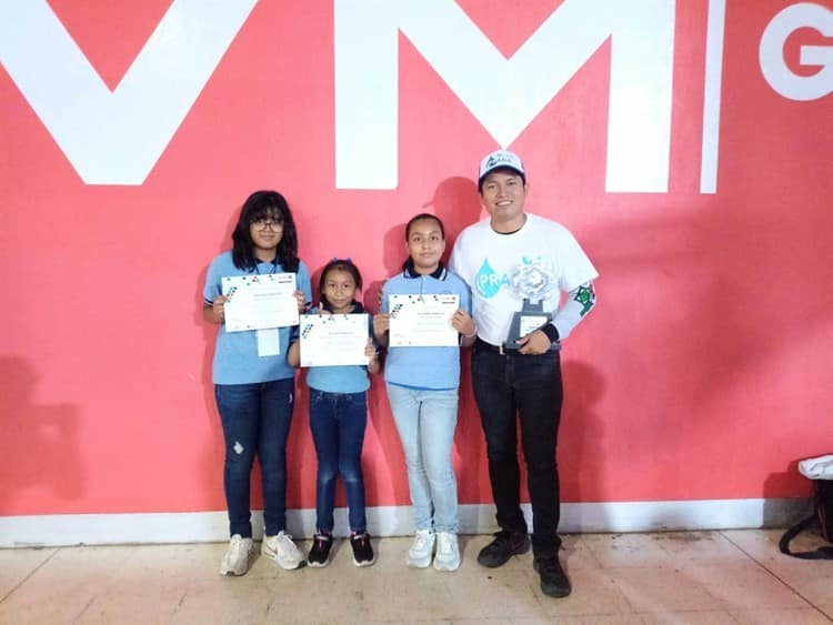 Alumnos de Coatzacoalcos clasifican a fase internacional de Infomatrix