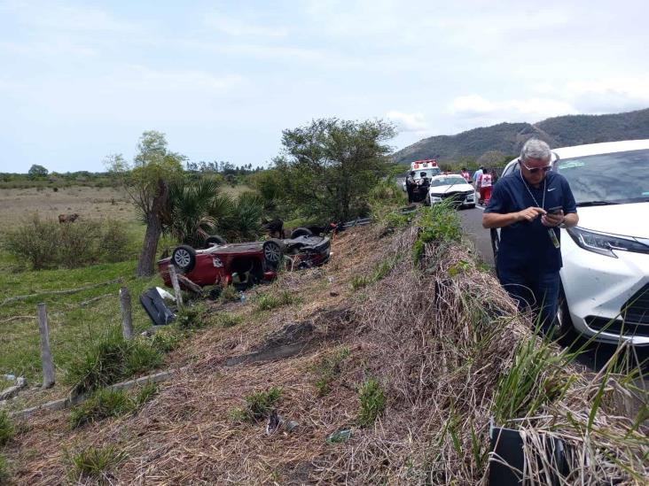 Auto se despista en Actopan; iba a exceso de velocidad