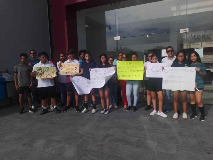Protestan en el IVD, Centro de Raqueta en Boca del Río es un infierno