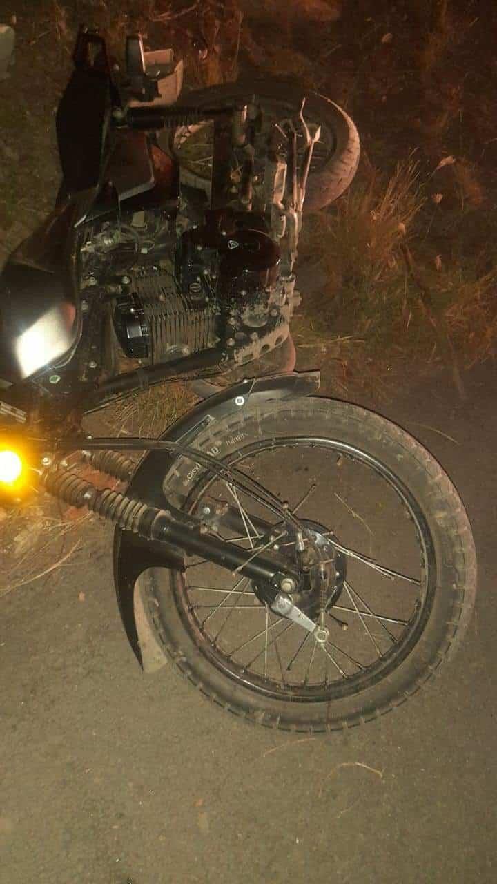 Joven motociclista se desfigura el rostro tras chocar contra árbol en Úrsulo Galván