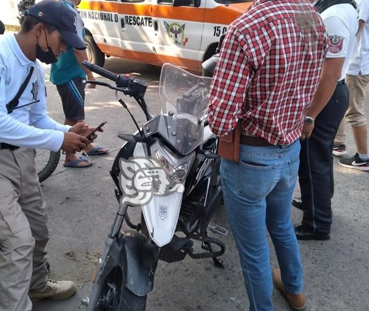 Choque de motociclistas deja una mujer herida en Misantla