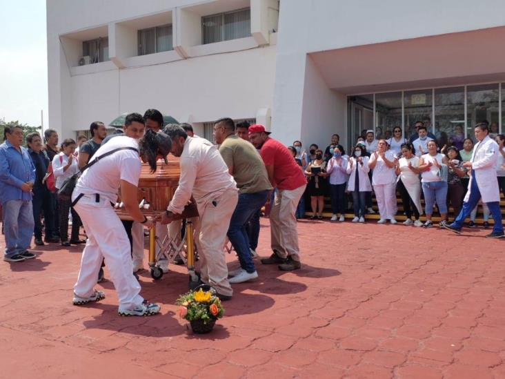 Tristeza y rabia: despiden a médico Edgar Contreras, víctima de la violencia en sur de Veracruz
