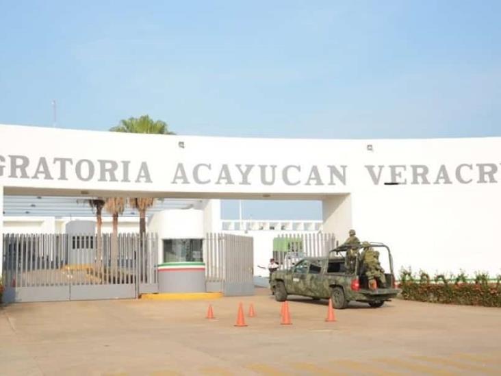 Entre ratas y cucarachas duermen en estación migratoria de Acayucan: CNDH