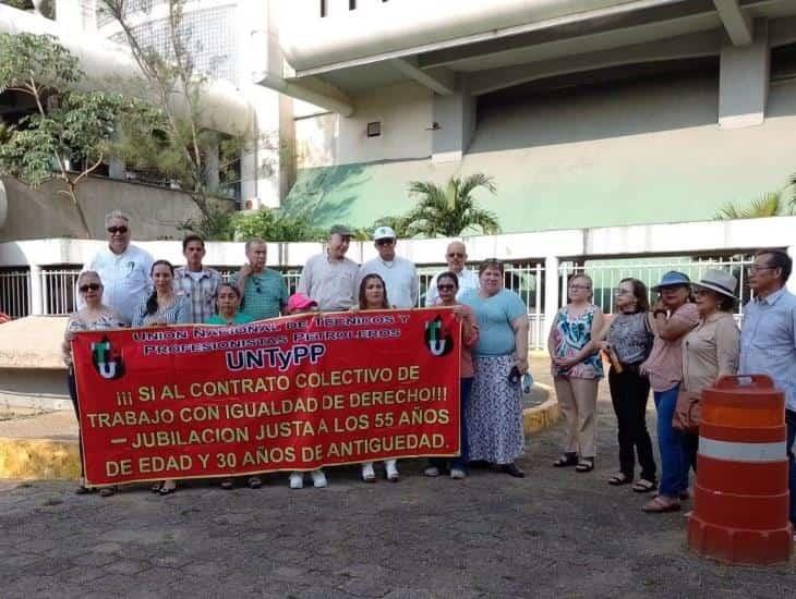 Petroleros exigen respeto a sus derechos laborales en estación de Pemex del sur de Veracruz