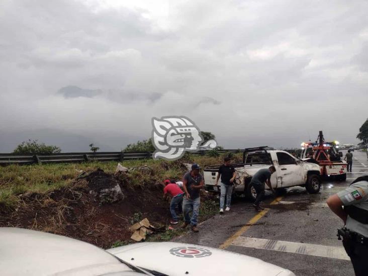 Vuelca camioneta en libramiento La Choza rumbo a Nogales