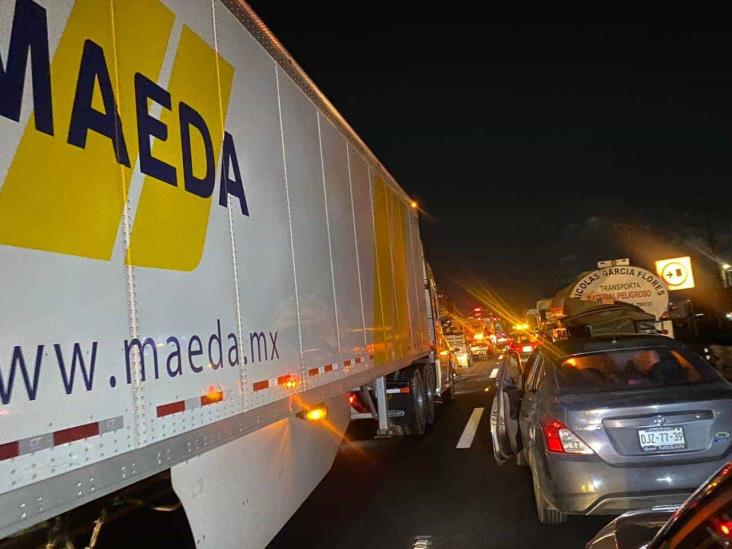 Bloquean por casi dos horas la carretera Veracruz-Cardel; ya están hartos de los apagones