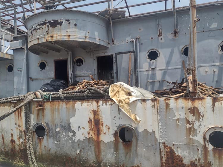 Avanza desguace del buque Guanajuato en Boca del Río