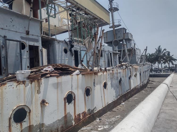 Avanza desguace del buque Guanajuato en Boca del Río