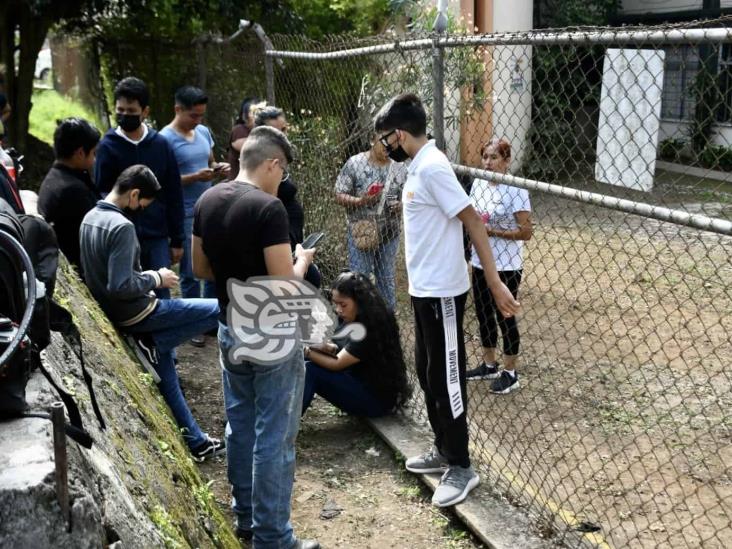 Docentes bloquean accesos a Secundaria Experimental en Xalapa