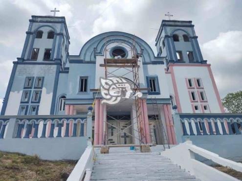 Embellecen la parroquia de Villa Cuichapa (+Vídeo)