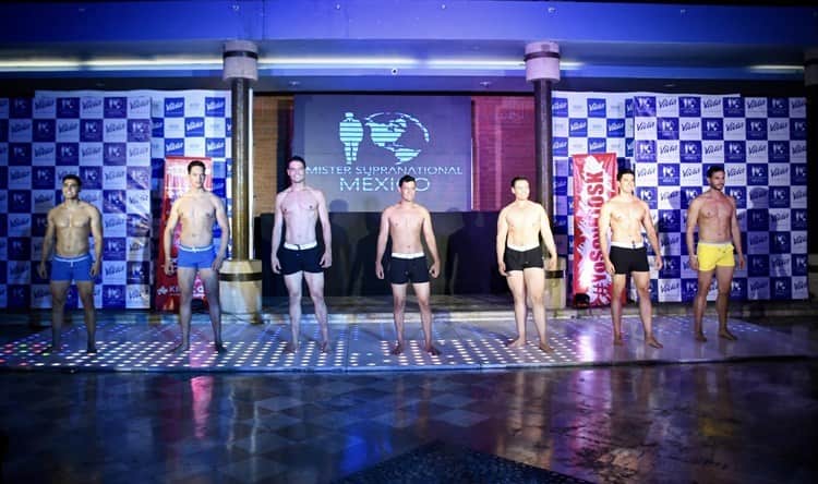 Aspirantes al título de Mister Supranational México 2023 desfilaron en pasarela de semifinal en Xalapa