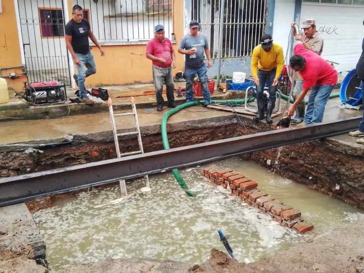 Tras daño a tubería, 8 colonias sufren falta de agua por culpa de empresa en Xalapa