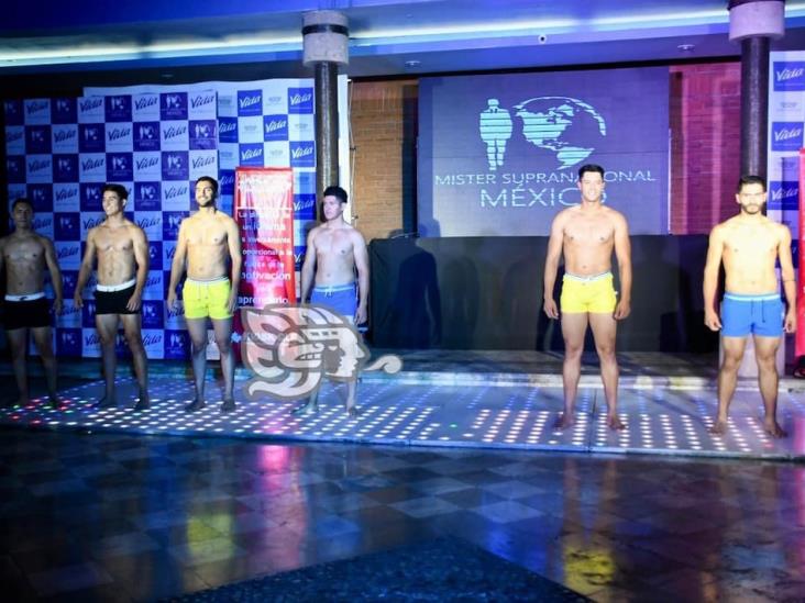 Aspirantes al título de Mister Supranational México 2023 desfilaron en pasarela de semifinal en Xalapa