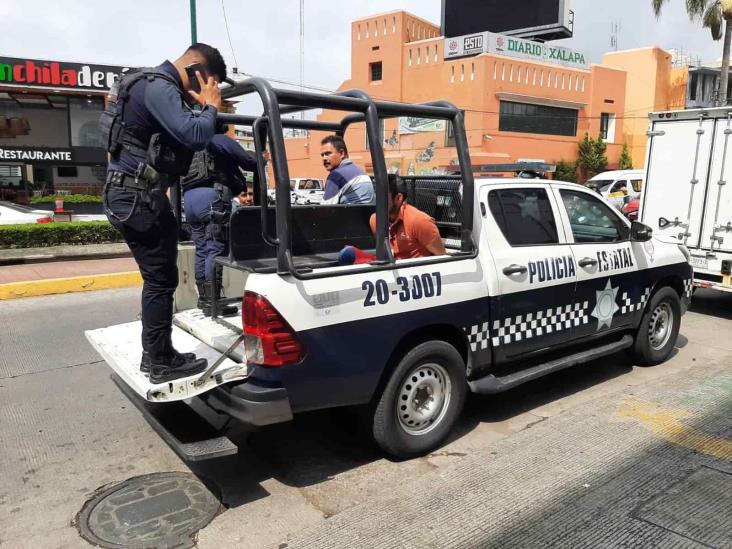 Detienen a sujetos por armar pleito en la vía pública en Xalapa