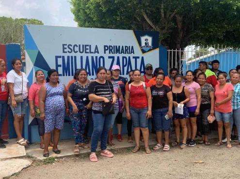 Escuela de Aguilera sigue tomada y padres amenazan con tomar carretera Transistmica
