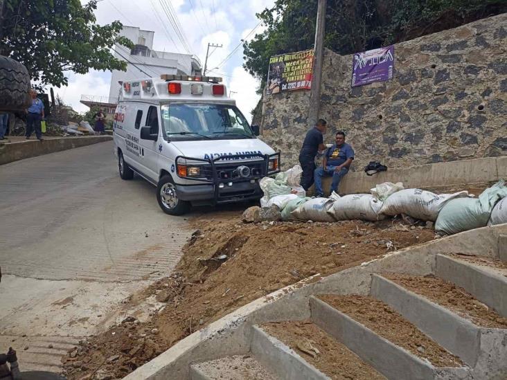 Volcó camioneta en la colonia Ferrer Guardia, en Xalapa