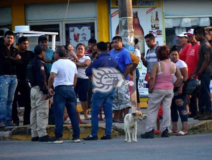 ¡Por poco lo linchan! Sujeto golpeó a vendedora de pan sin motivo en Coatzacoalcos