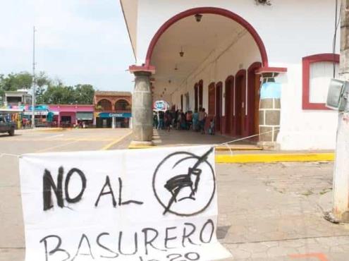 Liberan palacio municipal de Amatlán de los Reyes, pero la lucha continúa