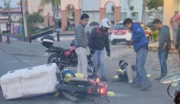 Motociclista resulta herido tras chocar contra camioneta en Coscomatepec