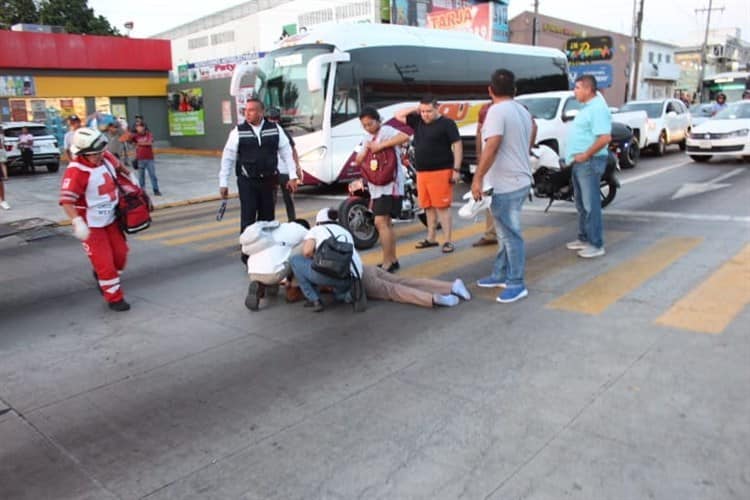 Cobarde sujeto arrolla a mujer en avenida de Boca del Río (+Video)