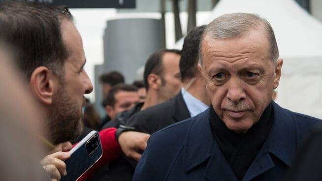 Avanza escrutinio en Turquía: Erdogan aventaja en segunda vuelta electoral