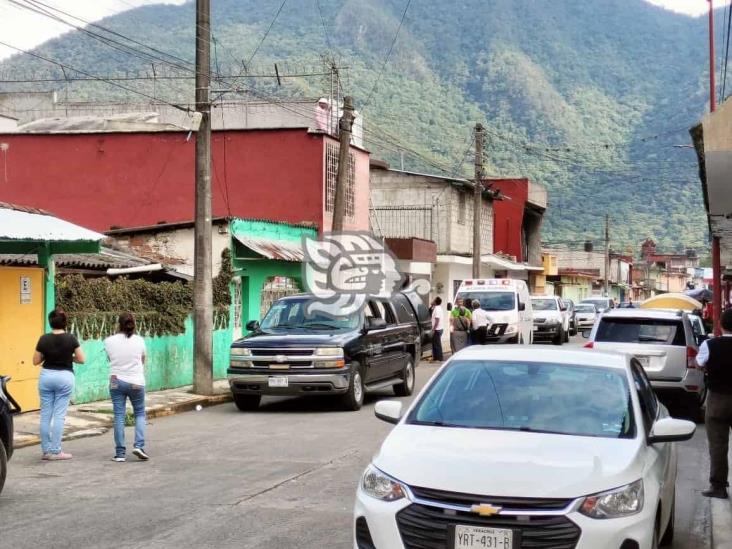 Cae adulto mayor de azotea y muere de manera instantánea, en Río Blanco