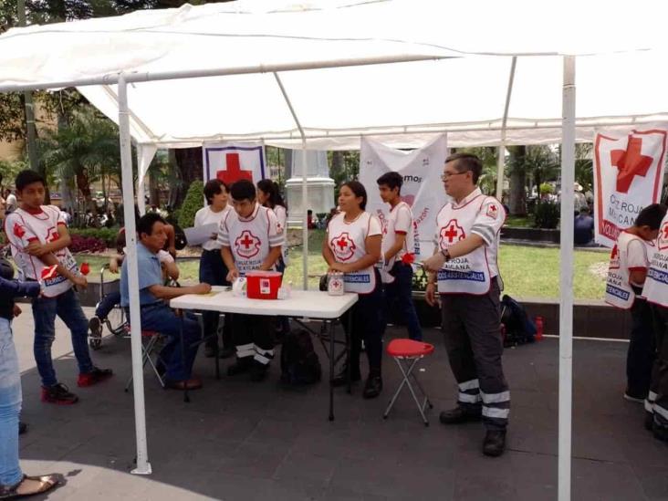 Con toma de presión y glucosa, jóvenes celebran el Día Internacional de la Cruz Roja