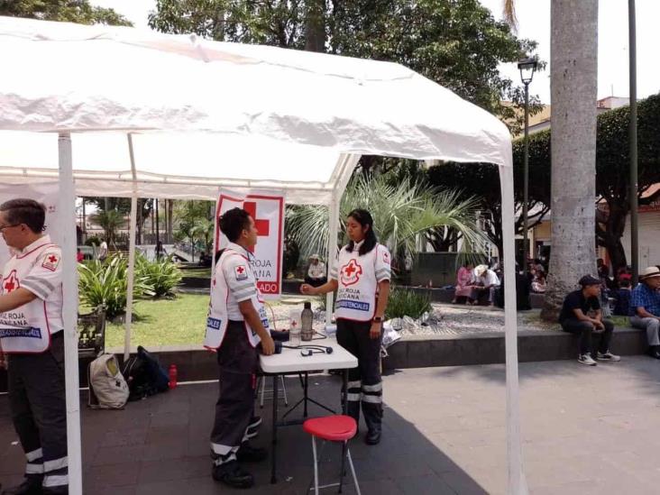 Con toma de presión y glucosa, jóvenes celebran el Día Internacional de la Cruz Roja