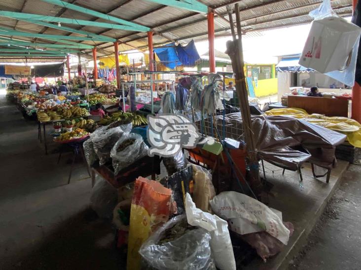 Piden a comerciantes retomar sus locales en el mercado Popular
