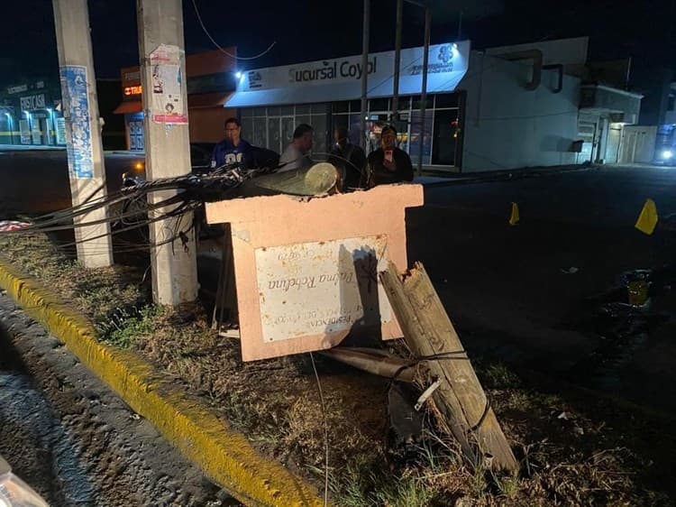 Motociclista, grave tras estrellarse contra un poste en Palmas del Coyol