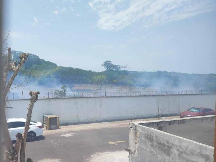 Quema de pastizales molesta a vecinos de Nuevo Veracruz