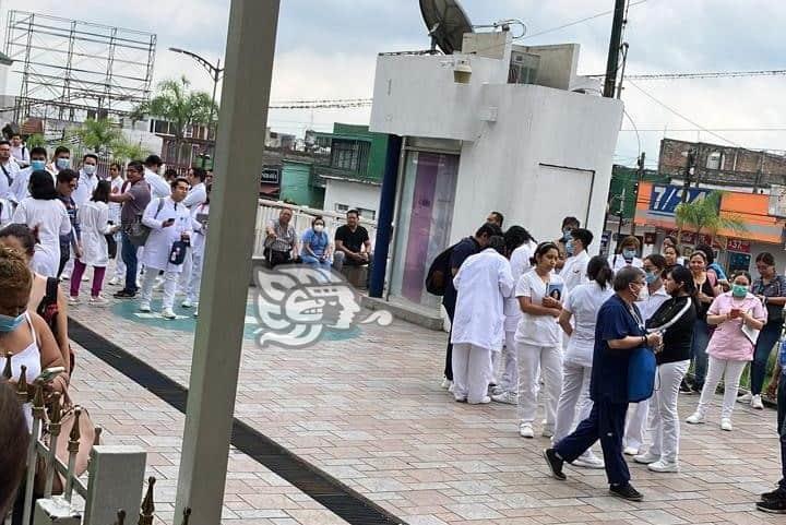 Evacuan a pacientes del IMSS de Córdoba por conato de incendio
