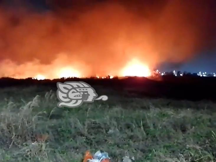 ¿Fue provocado? Arde basurero en lote del IPE en Coatzacoalcos (+Video)