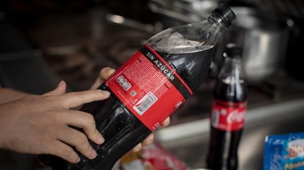 Se expande venta de  Coca Cola clonada en sur de Veracruz, advierten