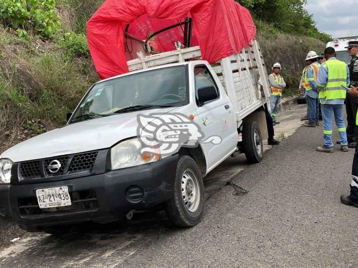 Trabajador fallece al caer de una camioneta en la Autopista Córdoba-Veracruz