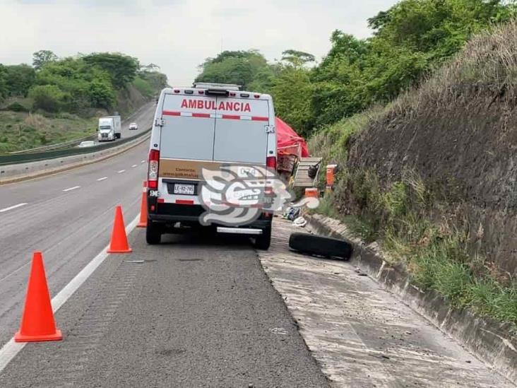 Trabajador fallece al caer de una camioneta en la Autopista Córdoba-Veracruz