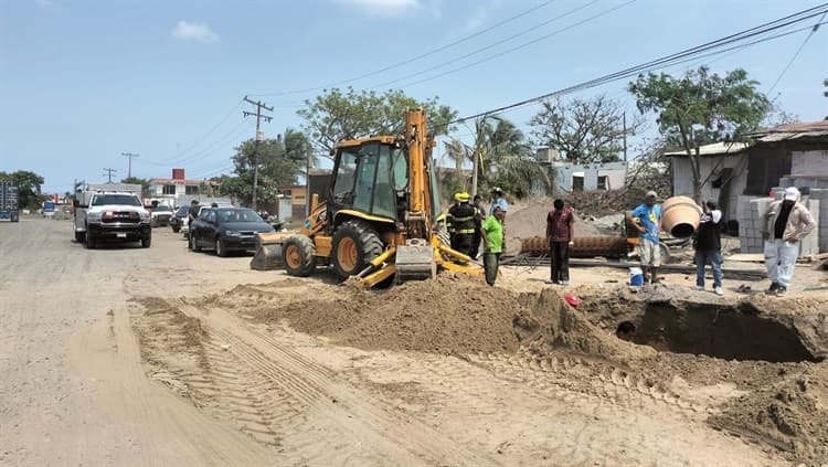 Alud de tierra sepulta a trabajador en Veracruz; lo rescatan con vida