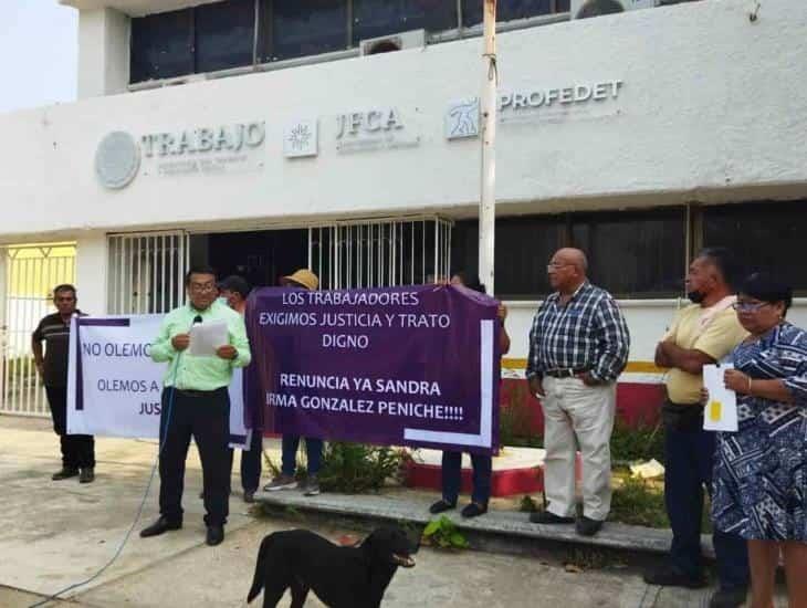 No olemos a pobres, olemos a hambre de justicia; exigen renuncia de titular de conciliación en Coatzacoalcos