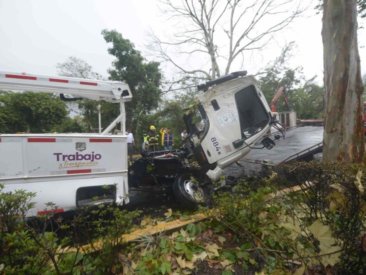 Trabajador herido en trágico accidente en Xalapa es llevado a Veracruz Puerto