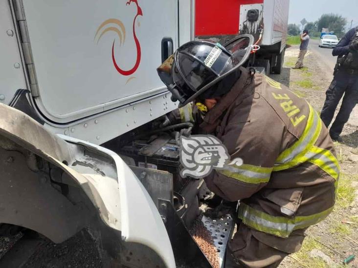 Tráiler estuvo a punto de arder en la Fortín-Huatusco