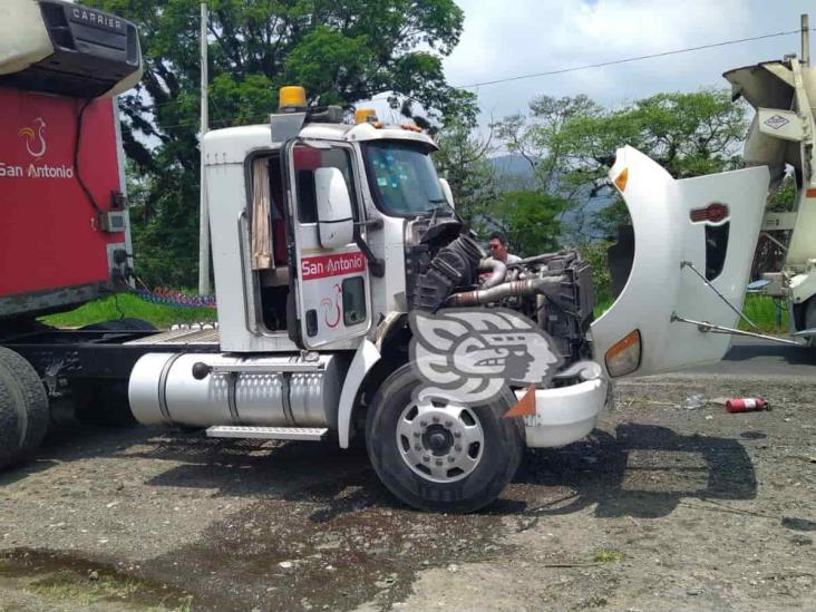 Tráiler estuvo a punto de arder en la Fortín-Huatusco