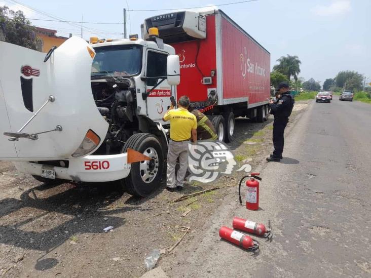 Tráiler estuvo a punto de arder en la Fortín-Huatusco