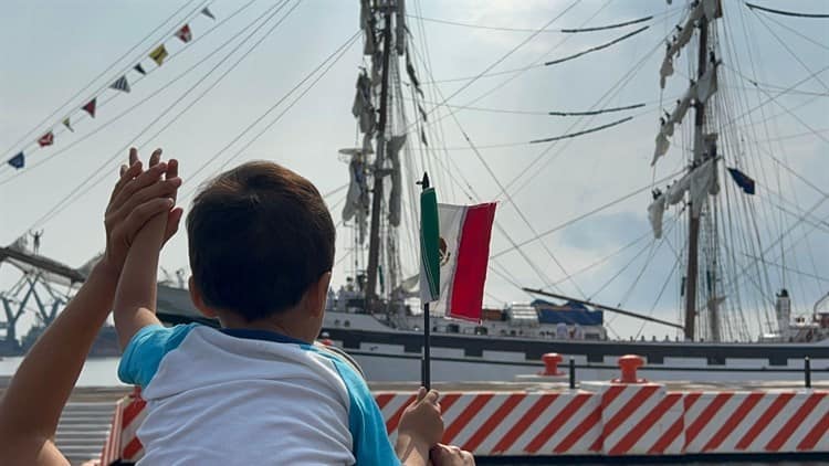 Familia venezolana se reencuentra en Veracruz gracias a buque Simón Bolívar (+Video)
