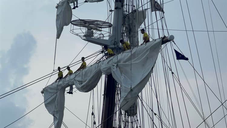 Zarpa el buque venezolano Simón Bolívar de Veracruz (+video)