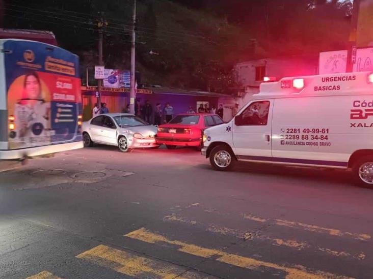 Choque deja dos lesionados en avenida Mártires 28 de Agosto en Xalapa