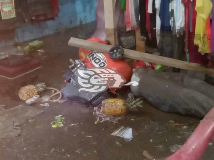 Trasladan a más de 30 personas a albergue tras tromba en sur de Veracruz