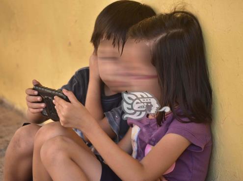 Ojo, papás; piden no dejar sin vigilancia a menores en internet